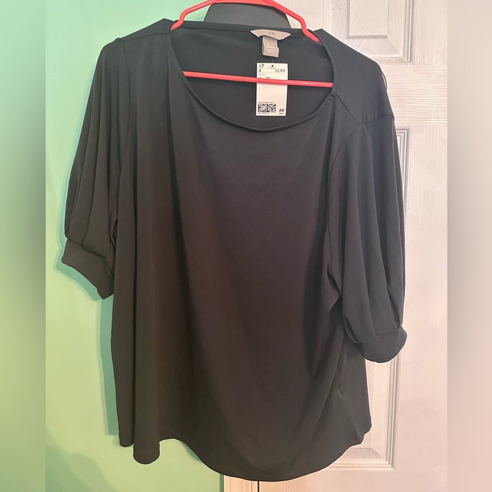 Grey chiffon-like short sleeved top. NWT